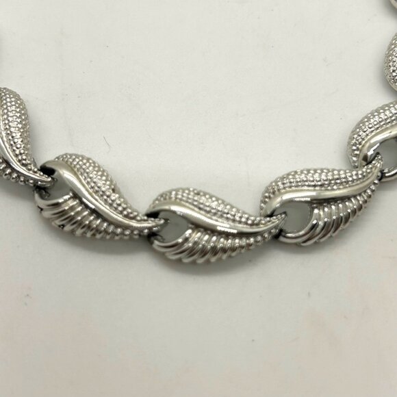 Silver-Tone Vintage Necklace Leaf Design & Hook Closure Adjustable Chain Elegant - Picture 8 of 16